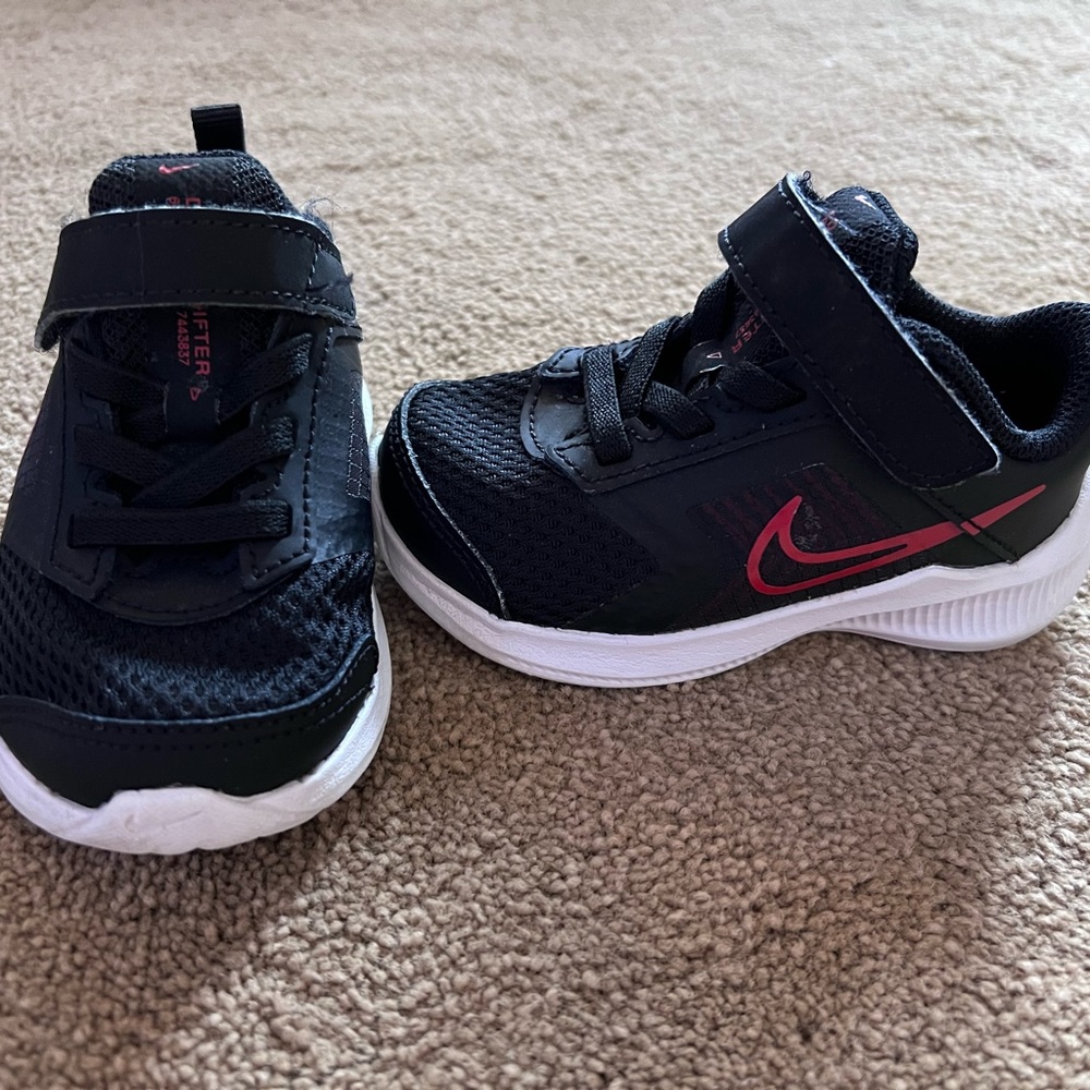 Nike Downshifter Toddler Sneakers size 5 Black and Red